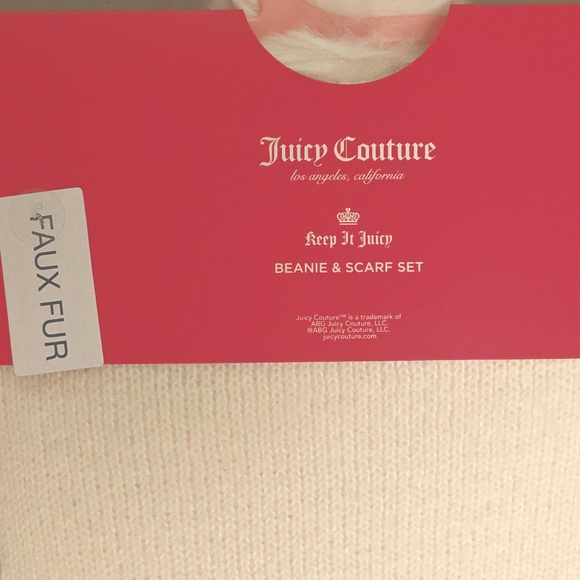 Juicy Couture Beanie & Scarf Set - Picture 4 of 7